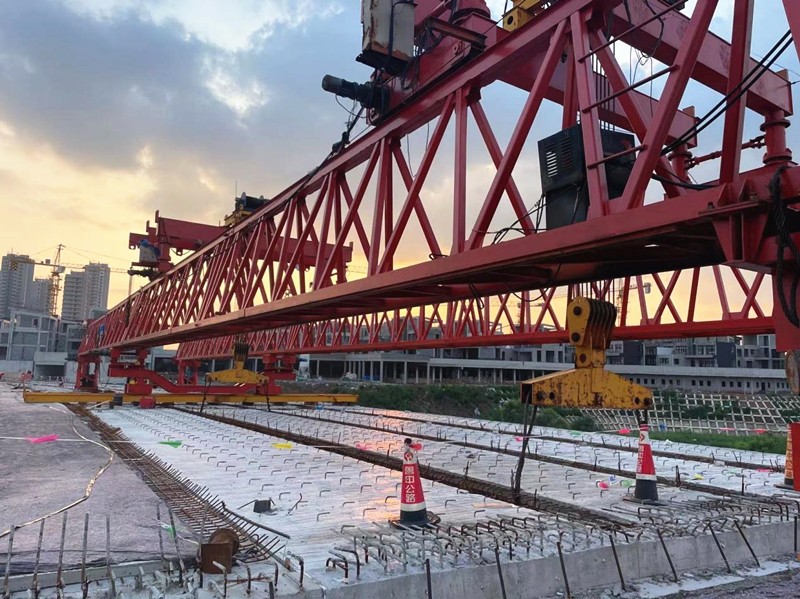 市政工程公司華僑城規劃一路順利完成梁板安裝