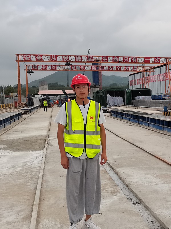 我是魯中公路的新兵：臨臨高速項目部實習生于子豪