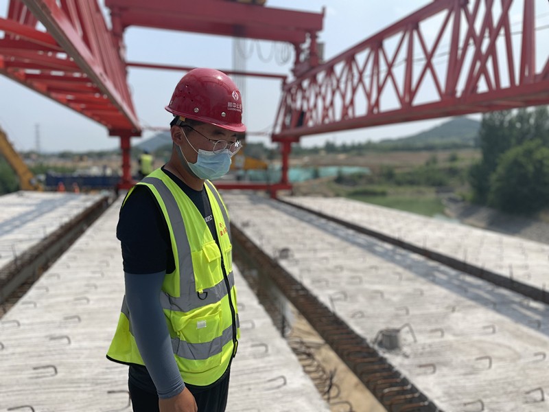 尋找最美公路人：愛崗敬業、勤奮工作的杜慶祝