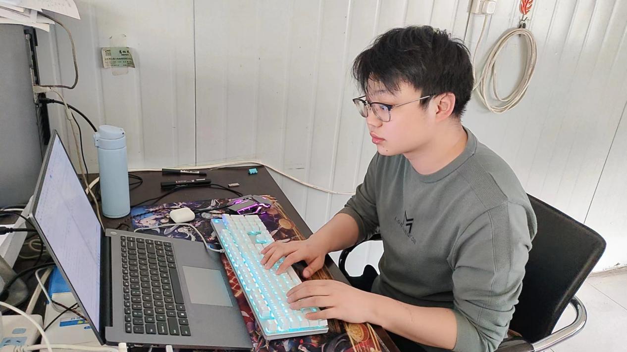 以熱愛創造世界，以青春不負年華