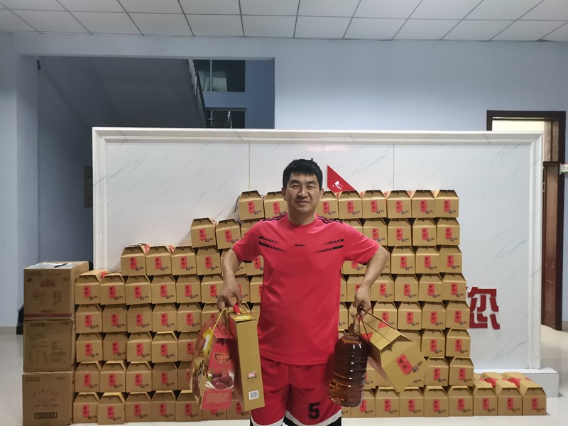 情滿中秋 愛在魯中—— 臨臨一線職工收到公司發放的中秋福利