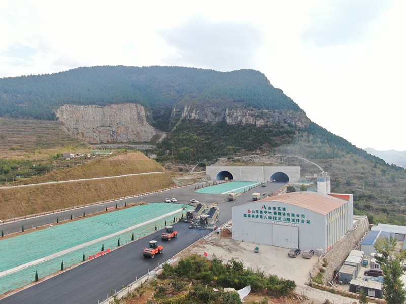 10-2、10月10日臨臨高速六標進入瀝青上面層施工階段_副本 10-2、10月10日臨臨高速六標進入瀝青上面層施工階段_副本