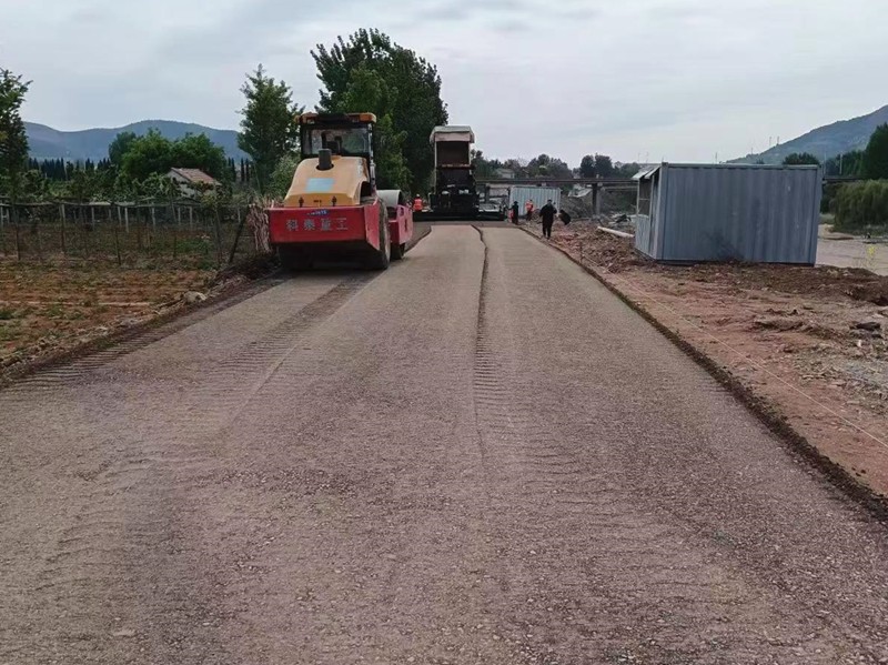 田莊水庫防汛路水穩及瀝青路面施工1 田莊水庫防汛路水穩及瀝青路面施工1