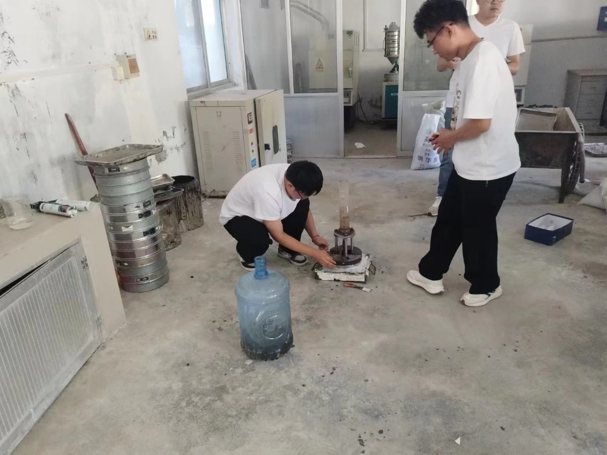 第二區域項目部組織滲水試驗專項培訓