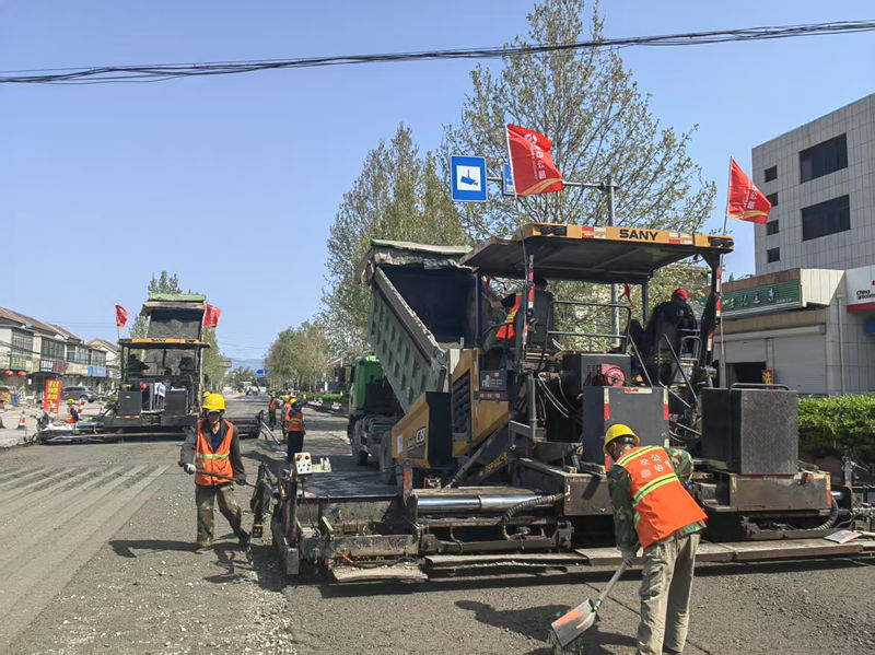 電視臺(tái)對(duì)S510泉王線路面改造提升項(xiàng)目進(jìn)行專(zhuān)題采訪