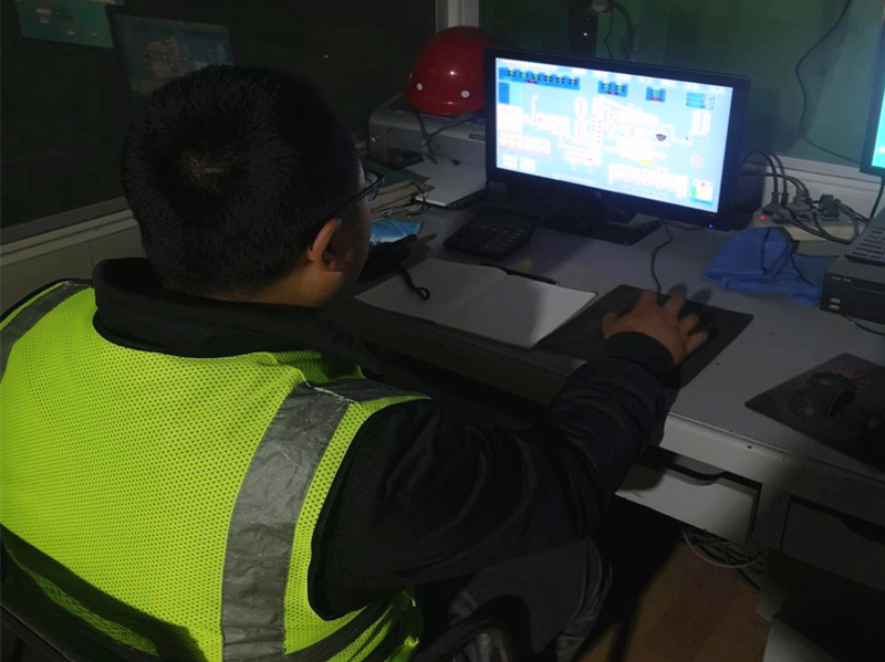 【一提三?！扛咔喟韬险窘承闹?護航成長——彩色環保瀝青助力校園建設