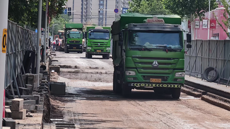 市政工程公司王舍路排水工程完成水穩攤鋪施工