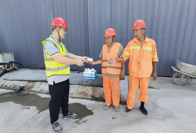 【一提三保】 高溫、斗酷暑——高青拌合站為一線員工送清涼保安全