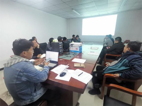 第二工程公司沭河生態路項目首次水穩攤鋪工作順利完成