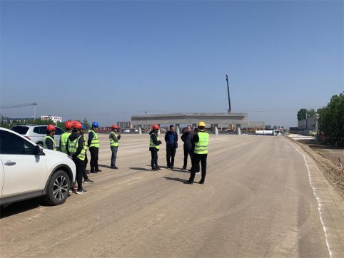 五一我在崗、慰問暖人心——公司領導慰問一線施工人員