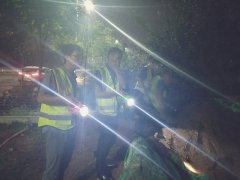 安全工作不下班---落實安全防范，開展夜間巡查