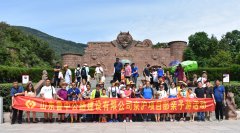 青青幼苗，雙手呵護