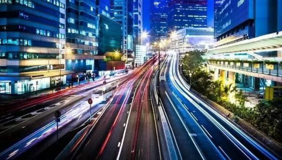 長路如星河，墜滿了青春的余燼