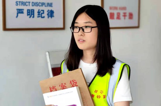 學(xué)會(huì)戰(zhàn)勝自我，放飛青春