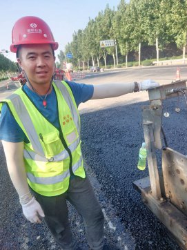 戰高溫、斗酷暑、保質量、拼進度