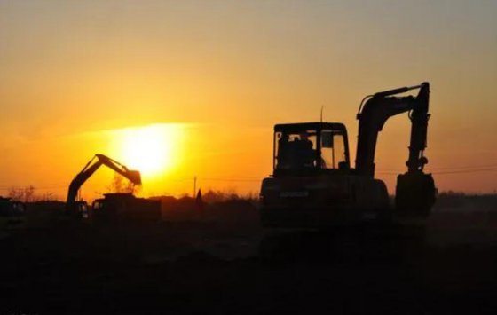 努力拼搏，不負韶華